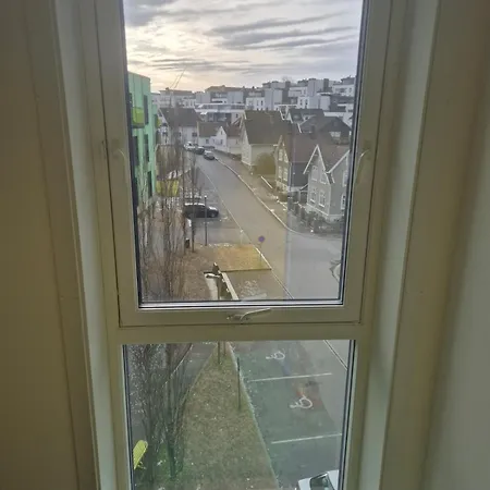 Single Room-studio With Kitchenette, Private Bathroom Apartment *